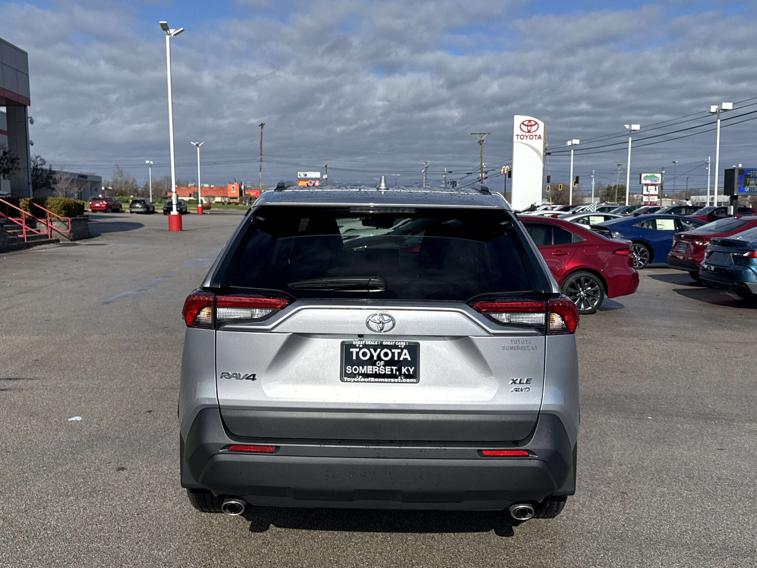 2025 Toyota RAV4 XLE photo 3