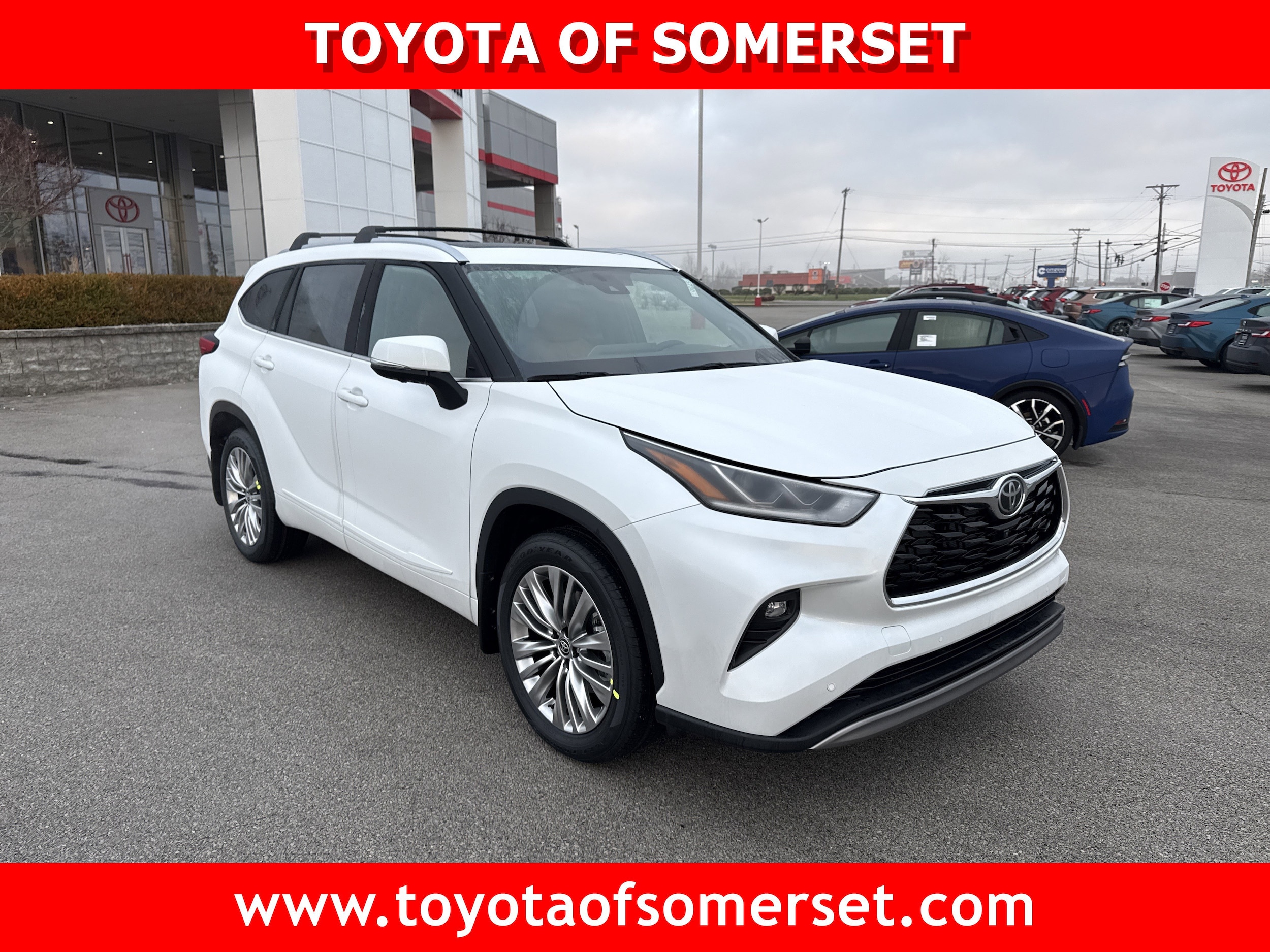 2026 Toyota Highlander Platinum's photo