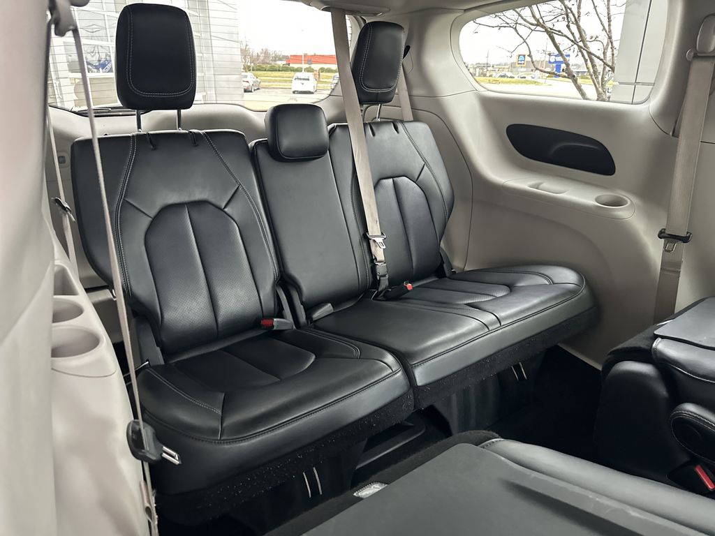 2023 Chrysler Pacifica Hybrid Touring L - Photo 15