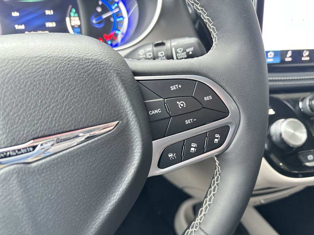 2023 Chrysler Pacifica Hybrid Touring L - Photo 27