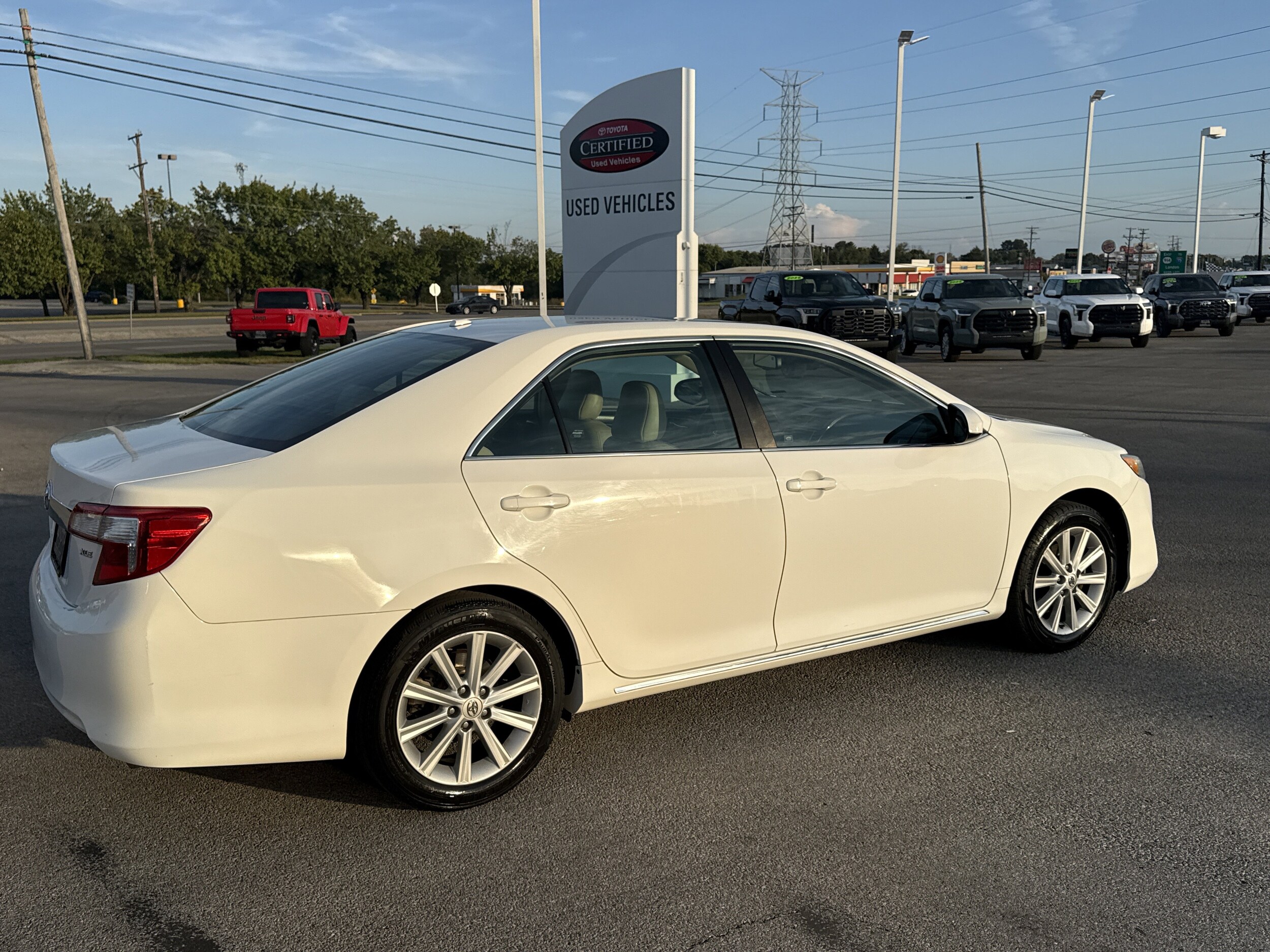 2014 Toyota Camry XLE photo 4