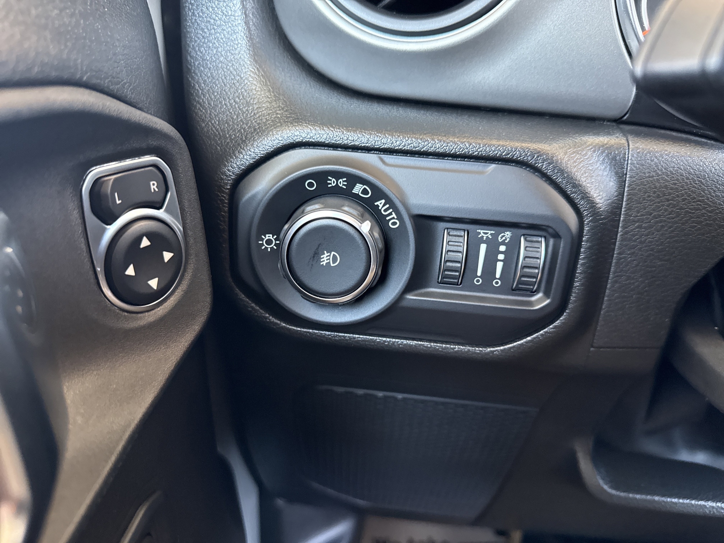 2022 Jeep Wrangler Unlimited Willys - Photo 21