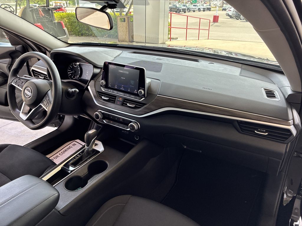 2025 Nissan Altima SV - Photo 16