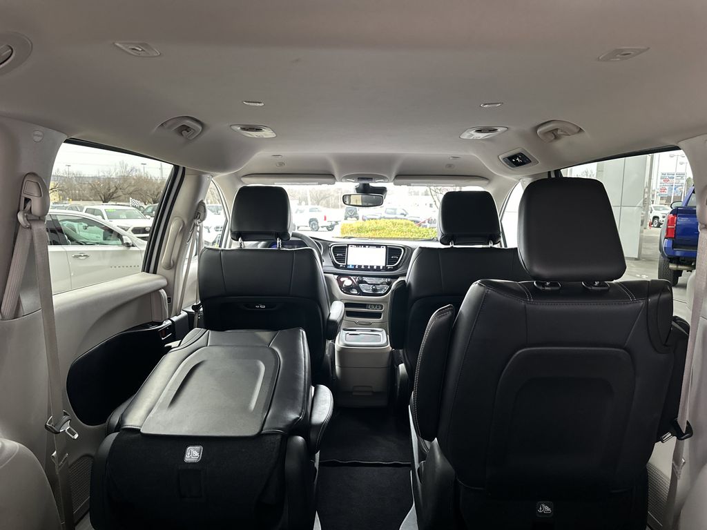 2023 Chrysler Pacifica Hybrid Touring L - Photo 18