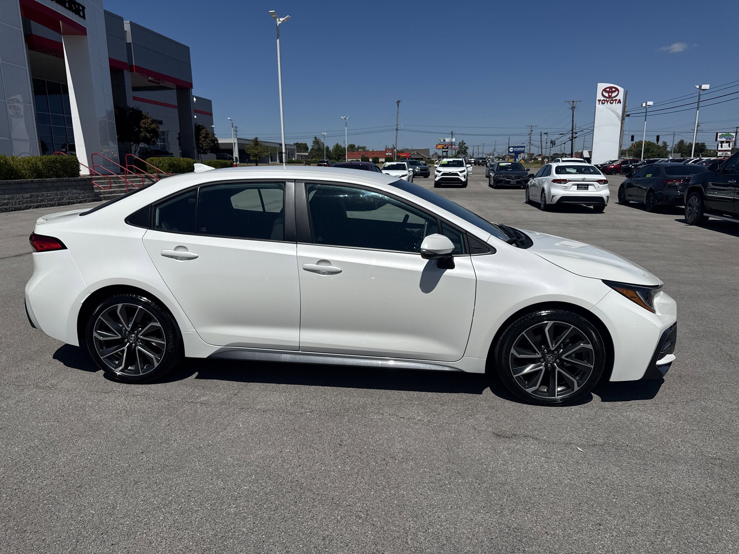 2021 Toyota Corolla SE photo 2