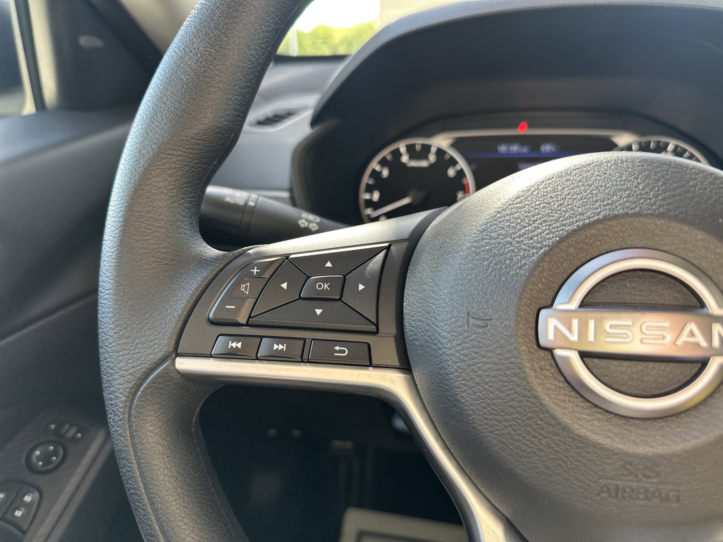 2025 Nissan Altima SV - Photo 25