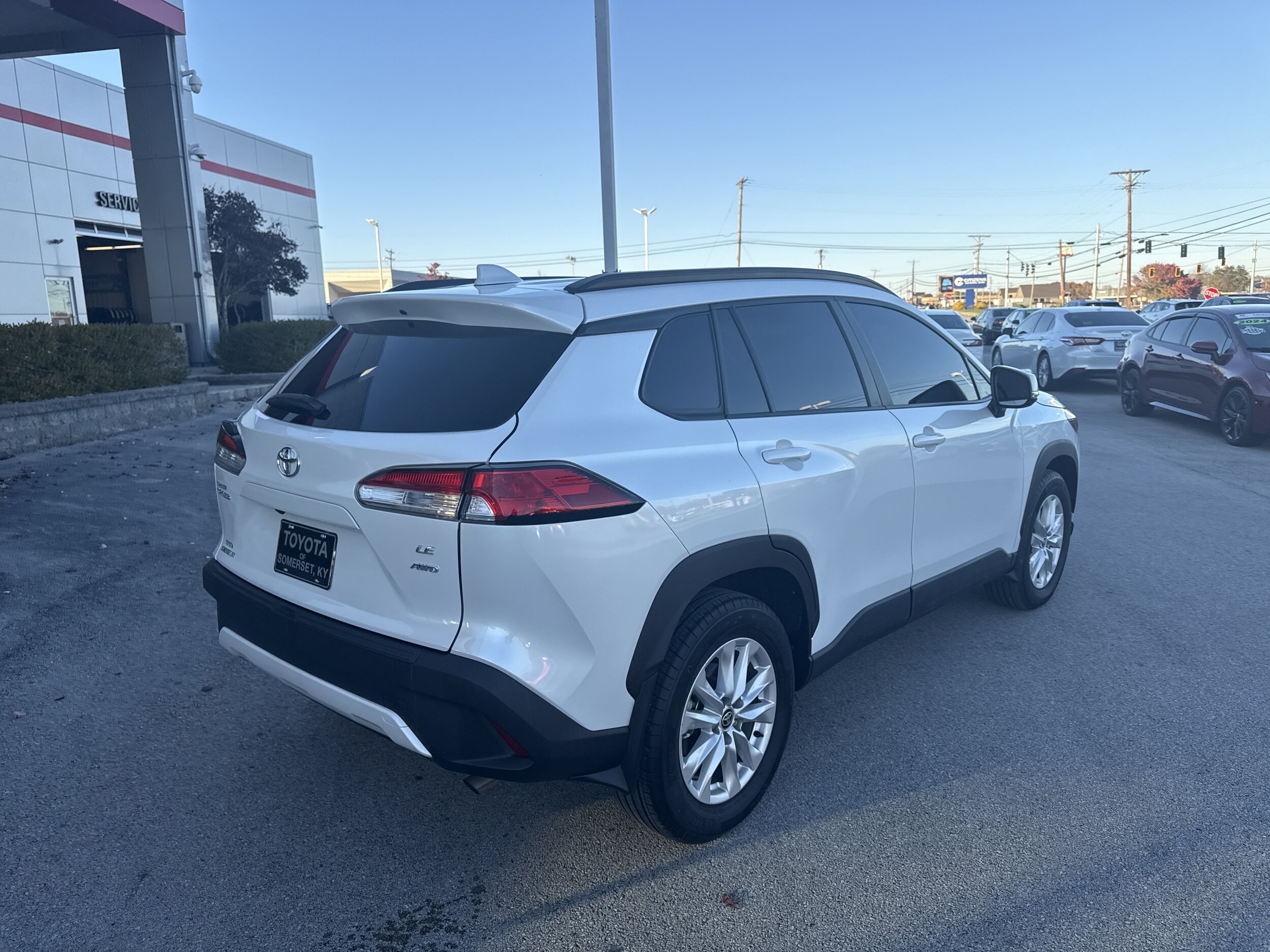 2024 Toyota Corolla Cross LE photo 3