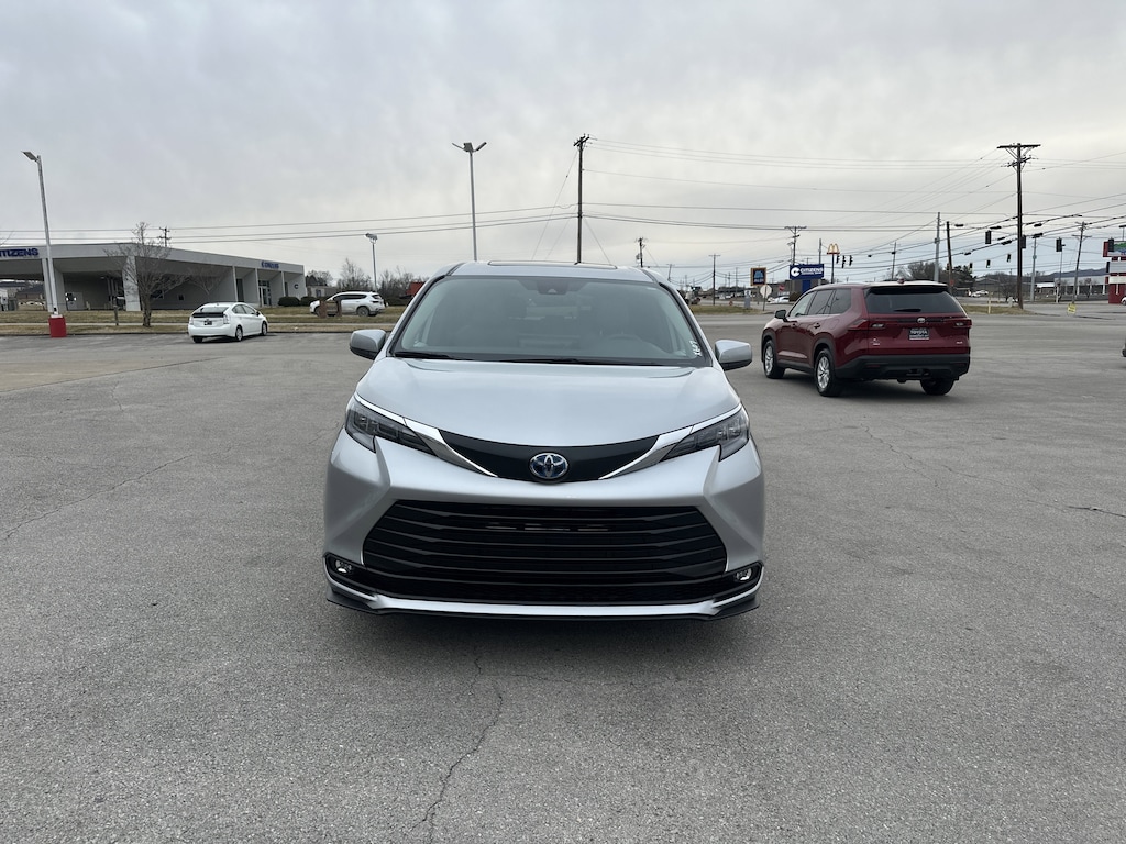 Used 2025 Toyota Sienna XLE 8 Passenger Van Passenger Van