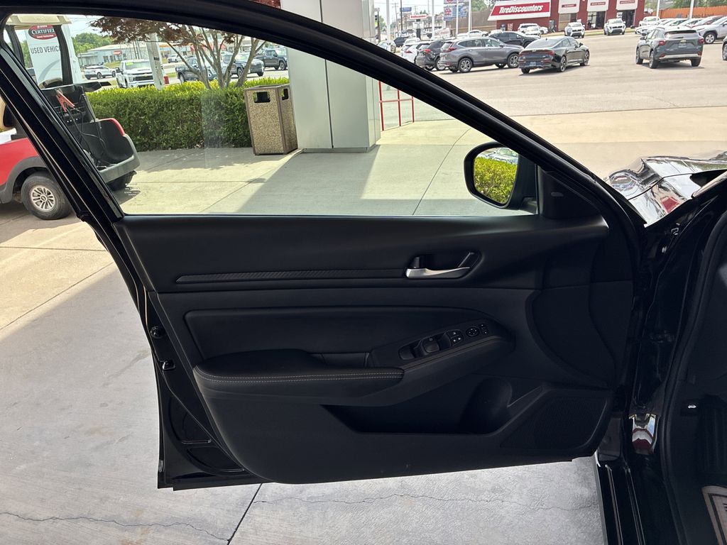 2025 Nissan Altima SV - Photo 13