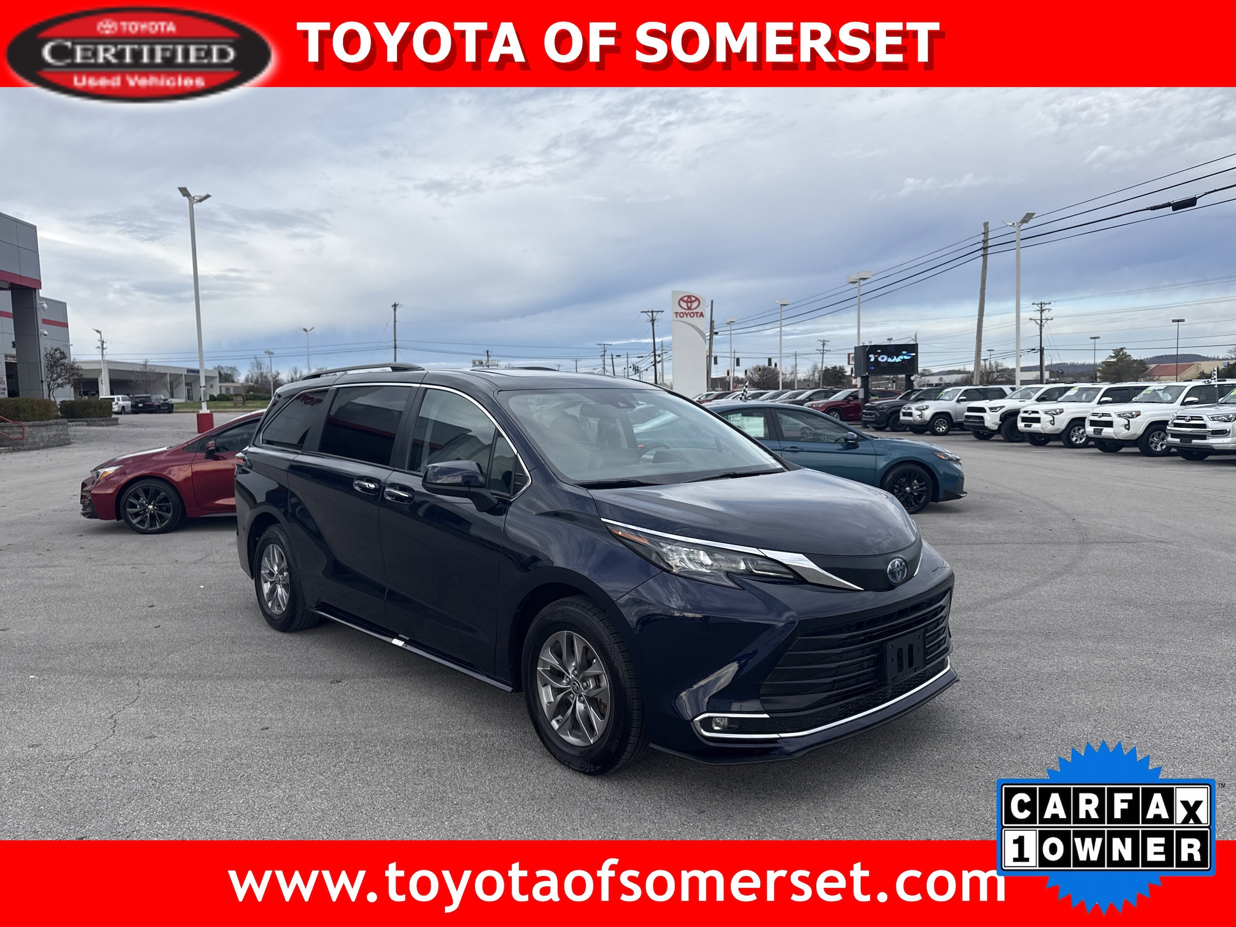 2024 Toyota Sienna XLE's photo