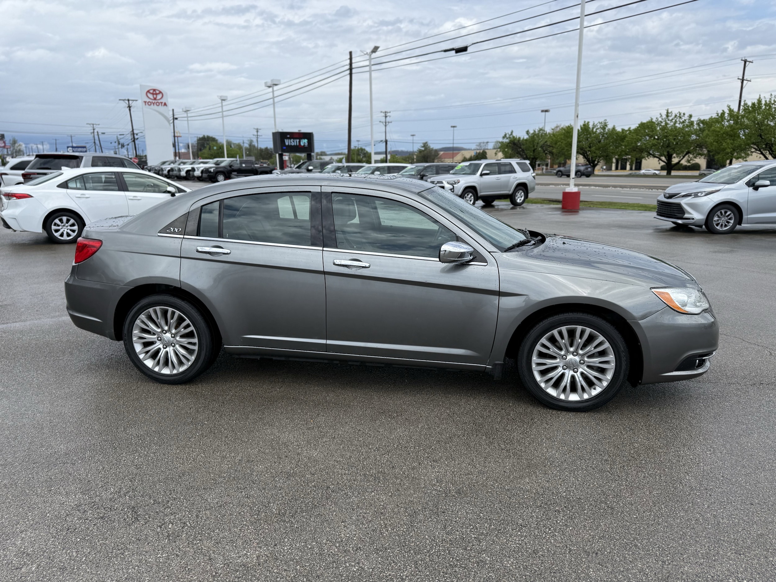Used 2013 Chrysler 200 Limited with VIN 1C3CCBCGXDN679331 for sale in Somerset, KY