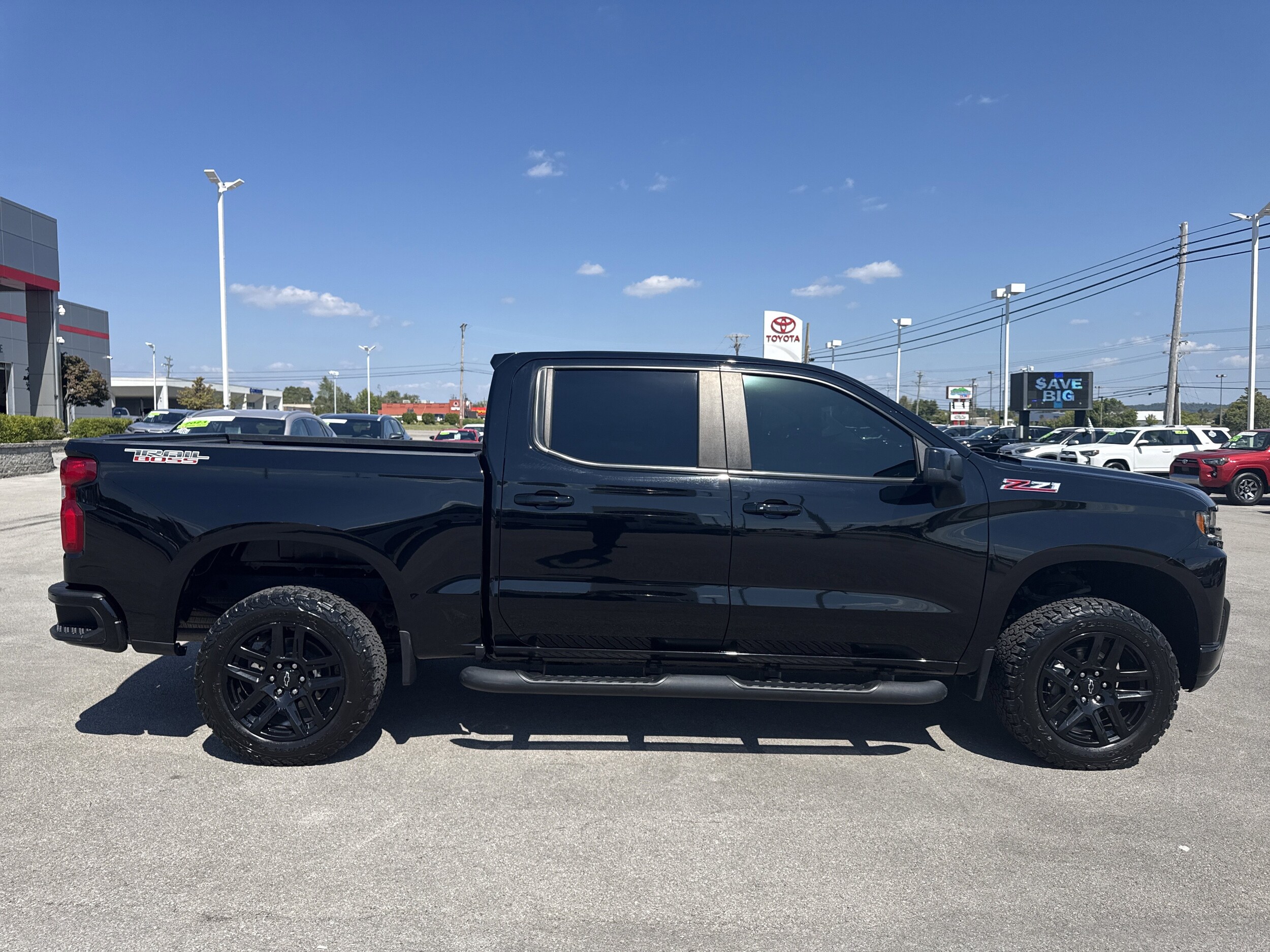 2021 Chevrolet Silverado 1500 LT Trail Boss photo 2