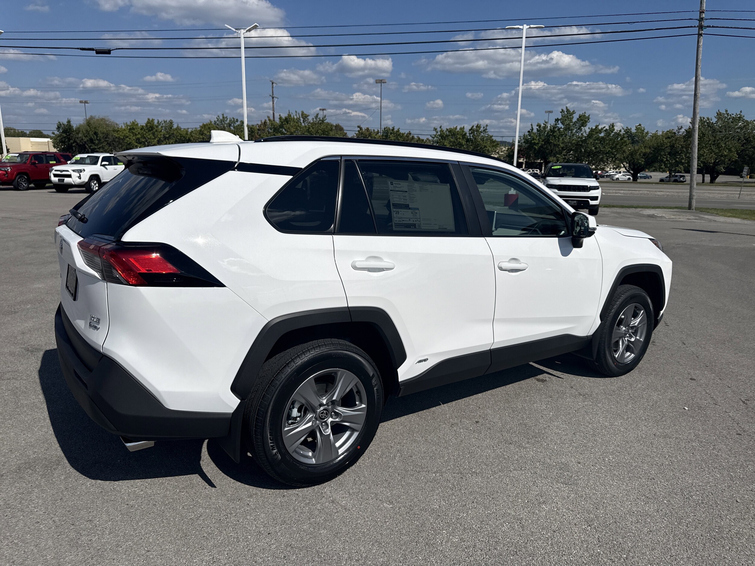 2025 Toyota RAV4 Hybrid XLE photo 3