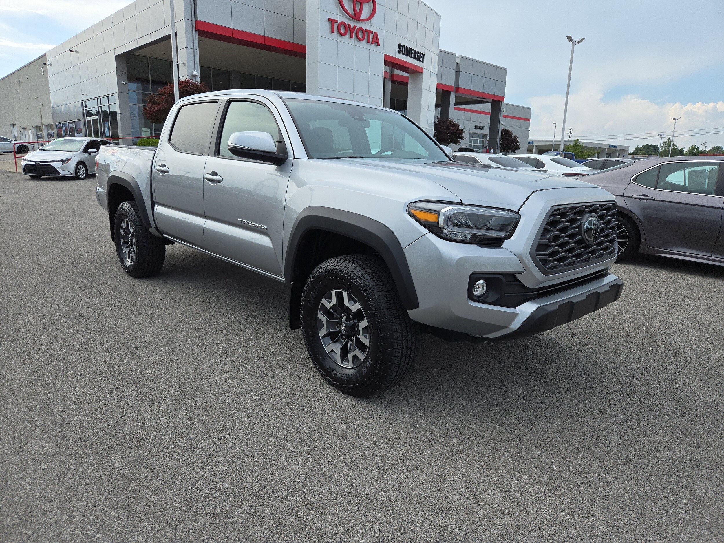 2023 Toyota Tacoma TRD V6 photo 2