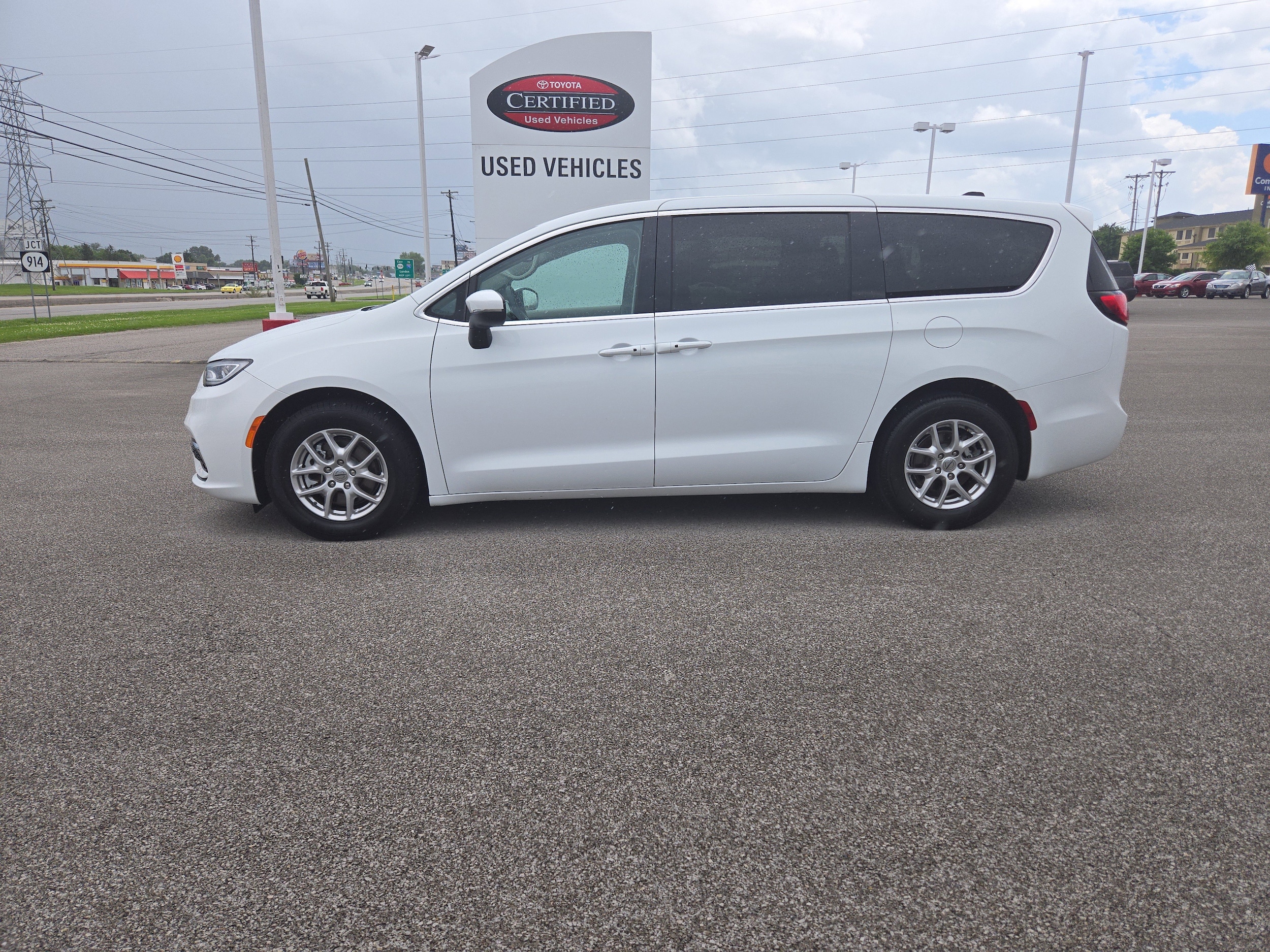 Used 2023 Chrysler Pacifica Touring L with VIN 2C4RC1BG6PR590560 for sale in Somerset, KY