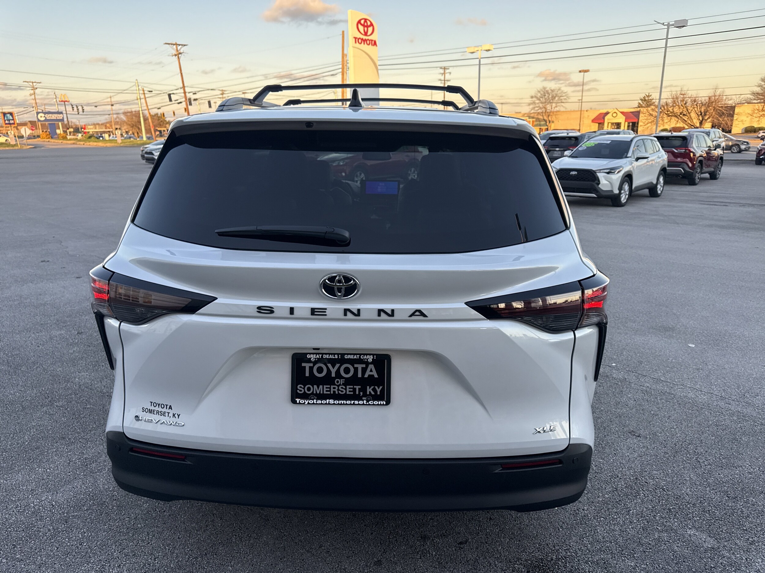 2026 Toyota Sienna XLE photo 4