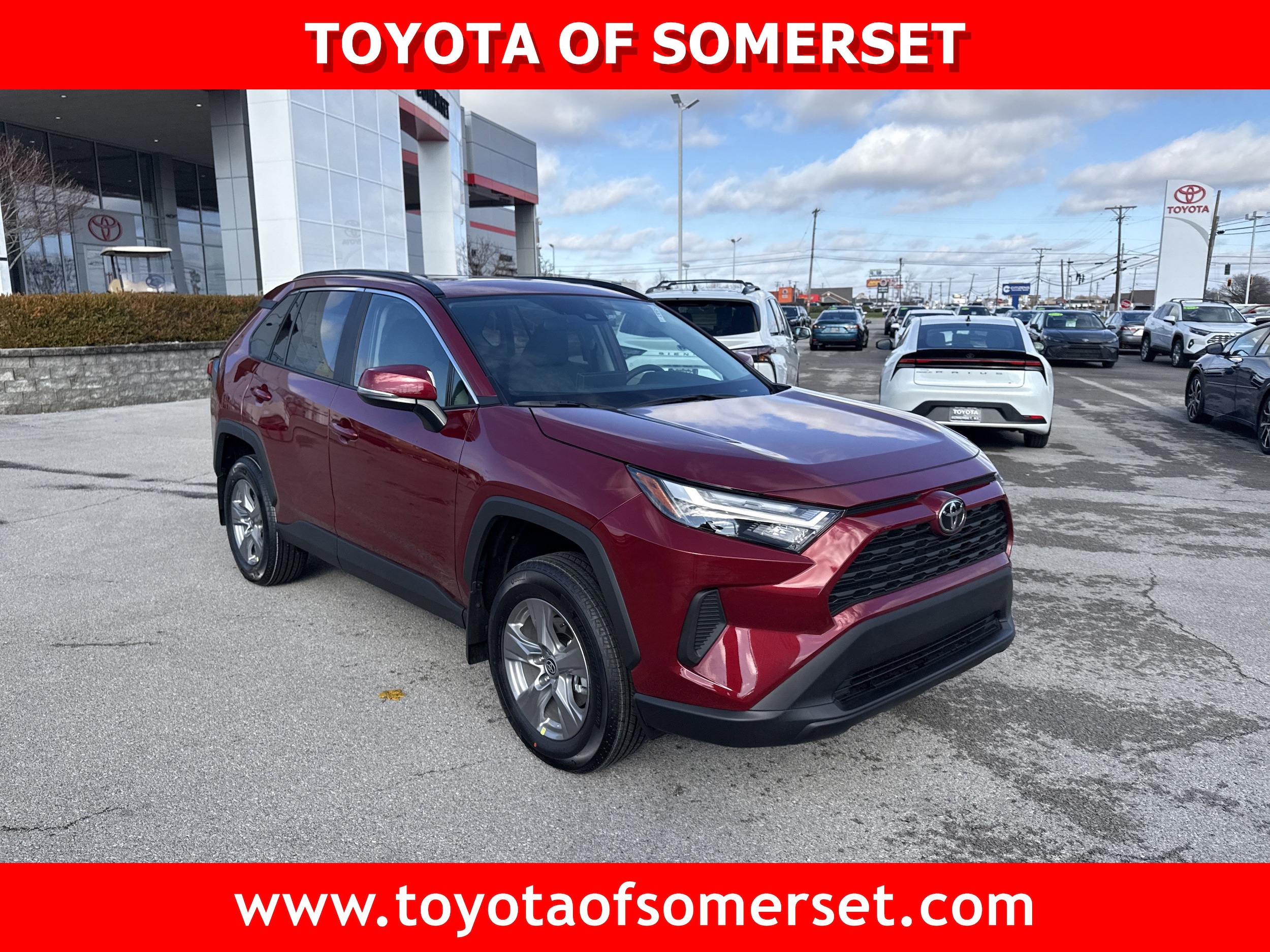 2025 Toyota RAV4 XLE's photo