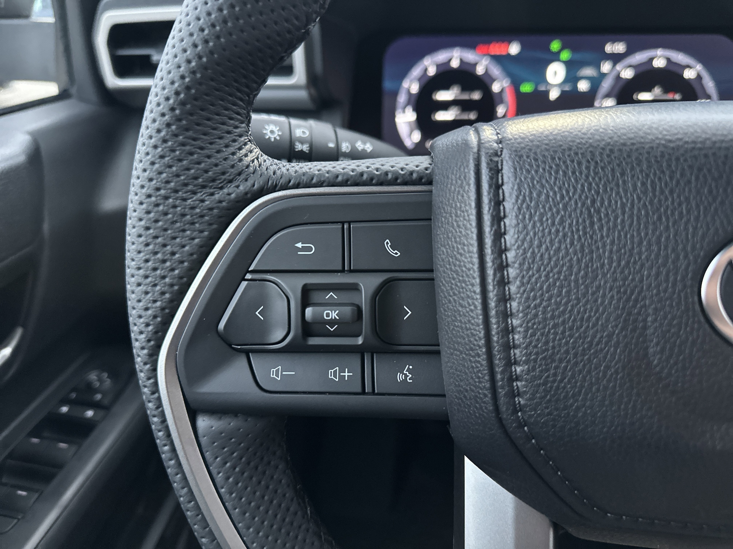 2025 Toyota Tacoma SR5 - Photo 23