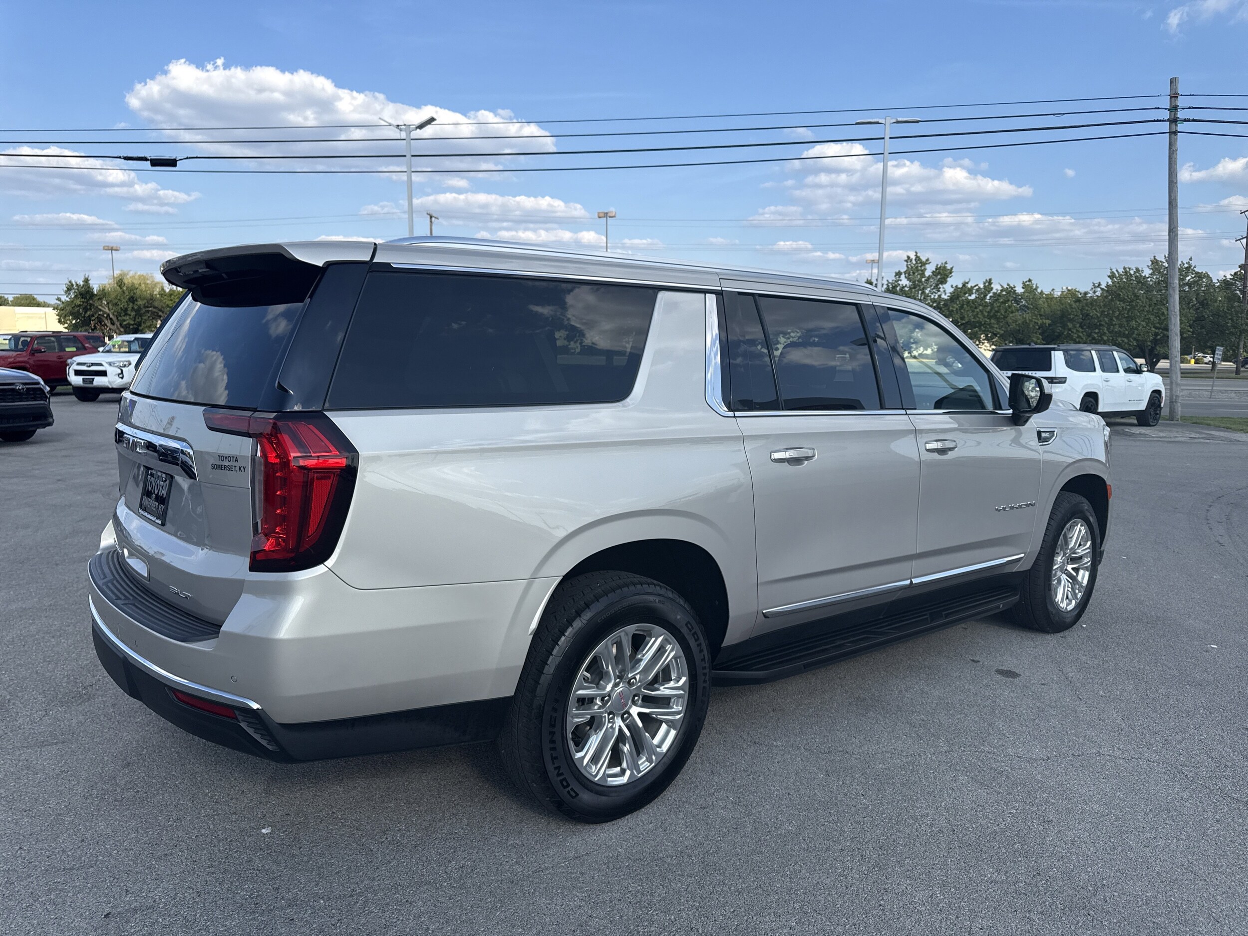2024 Gmc Yukon XL SLT photo 4