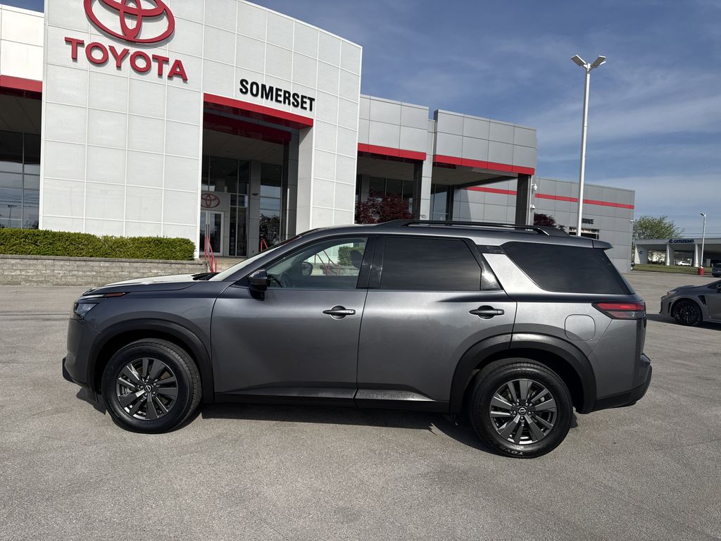 2025 Nissan Pathfinder SV - Photo 10