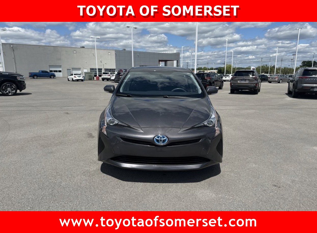 2016 Toyota Prius Two's photo