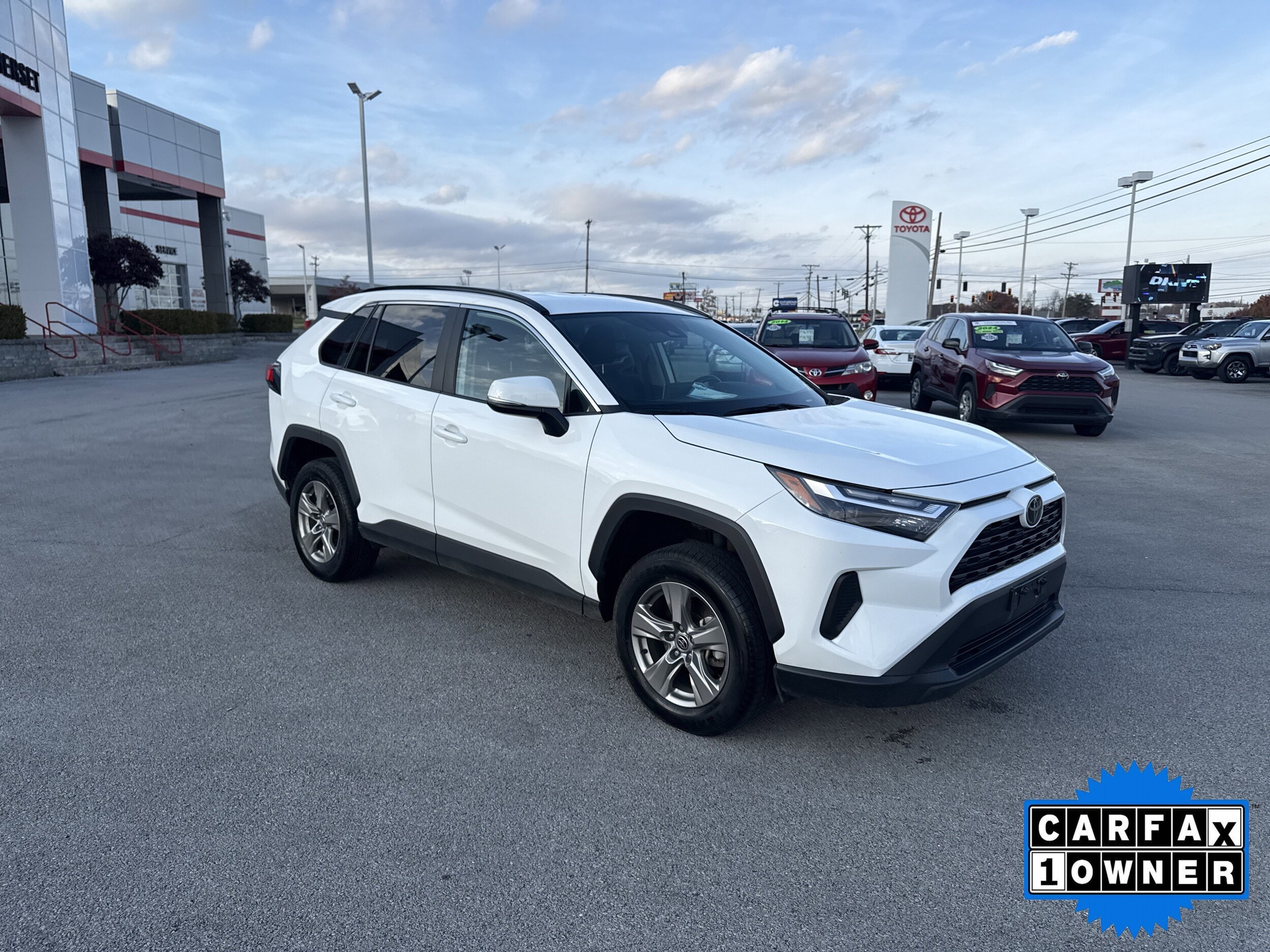 2024 Toyota RAV4 XLE photo 4