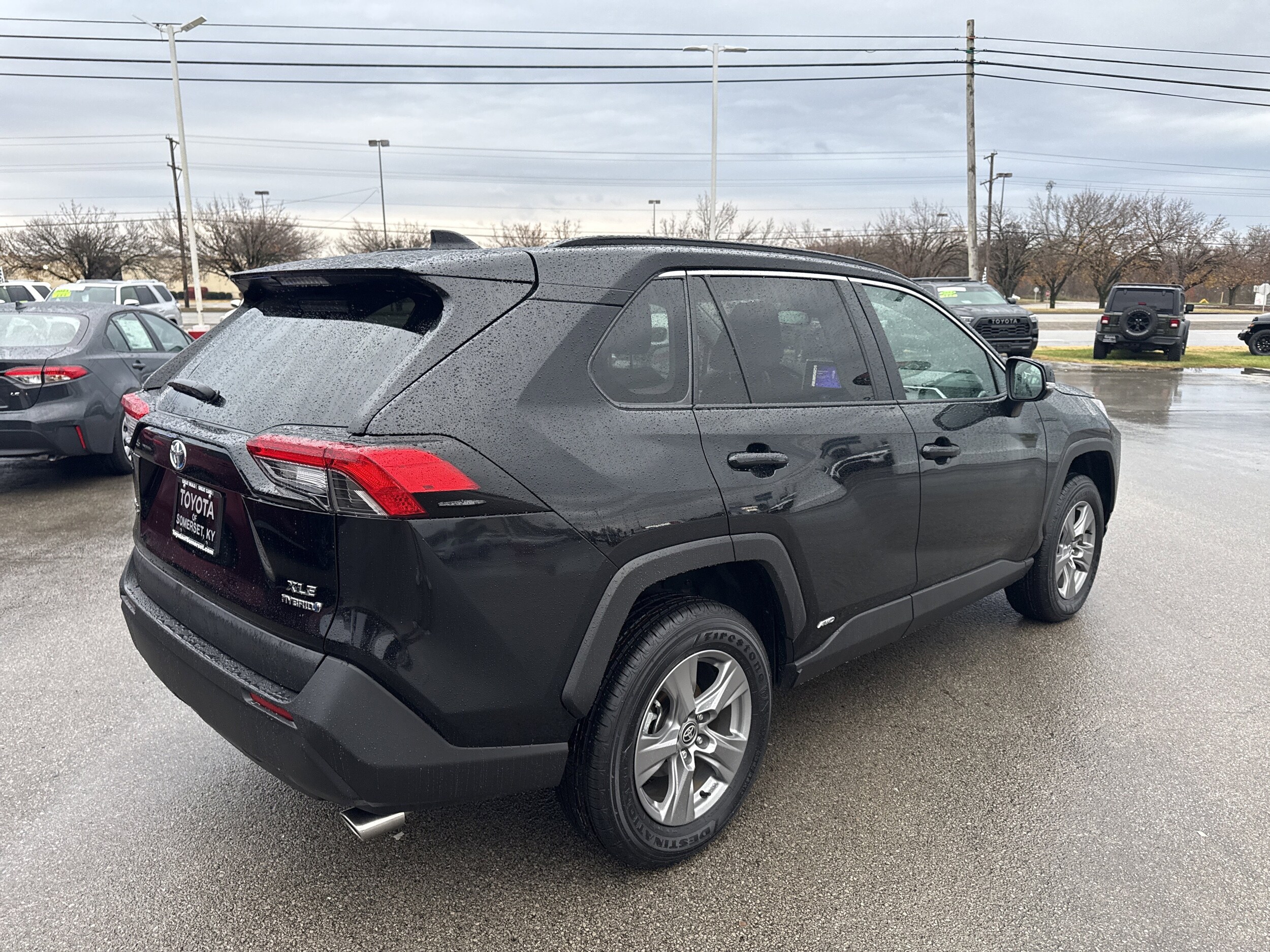 2024 Toyota RAV4 Hybrid XLE photo 4
