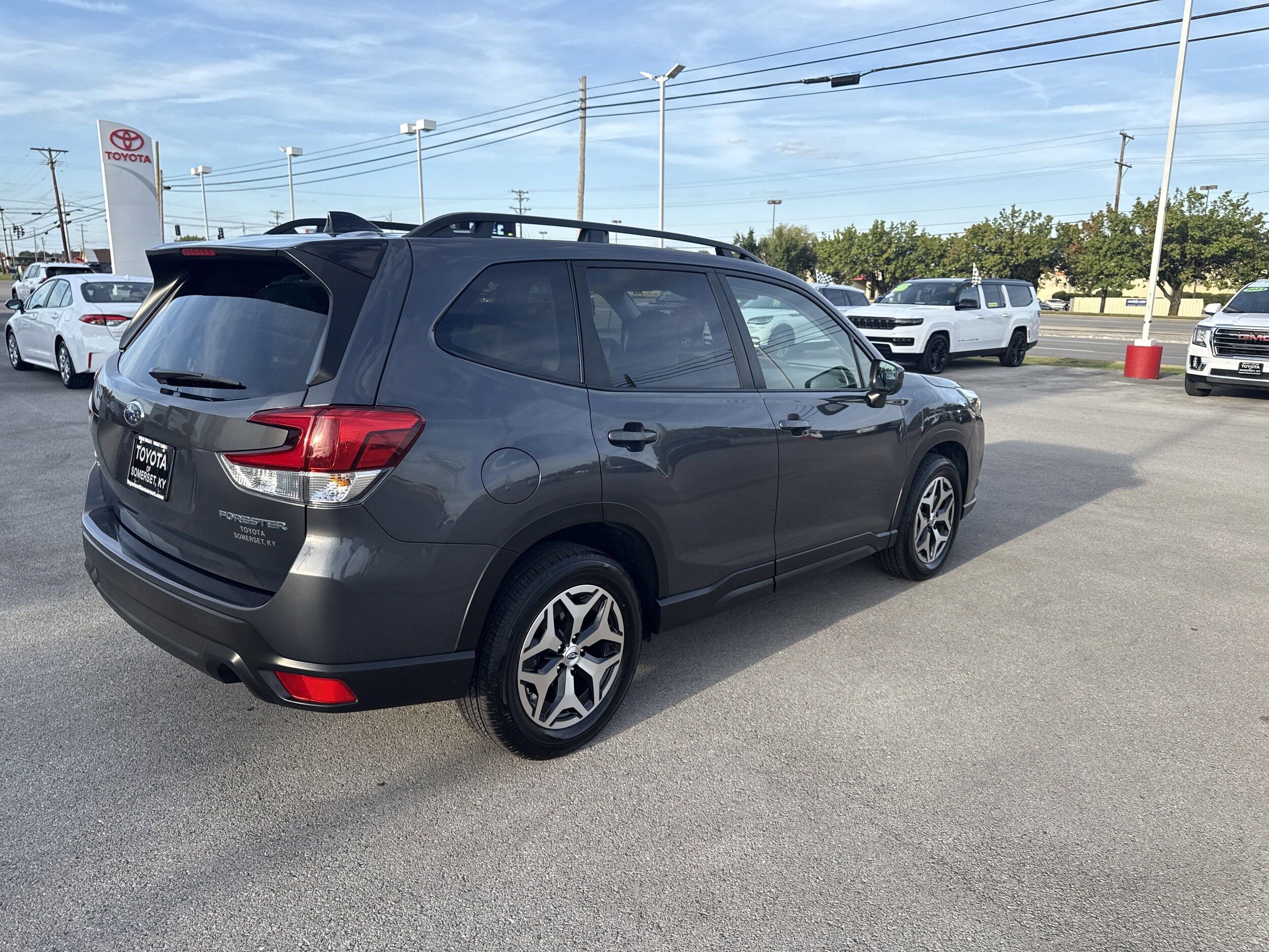 2024 Subaru Forester Premium Base photo 2