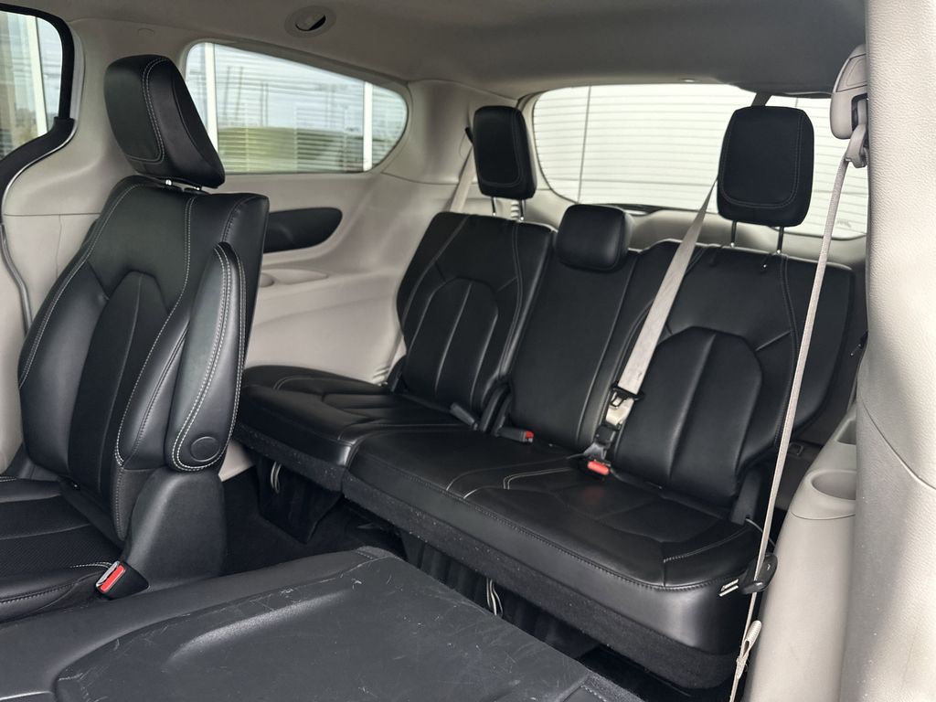 2023 Chrysler Pacifica Hybrid Touring L - Photo 20