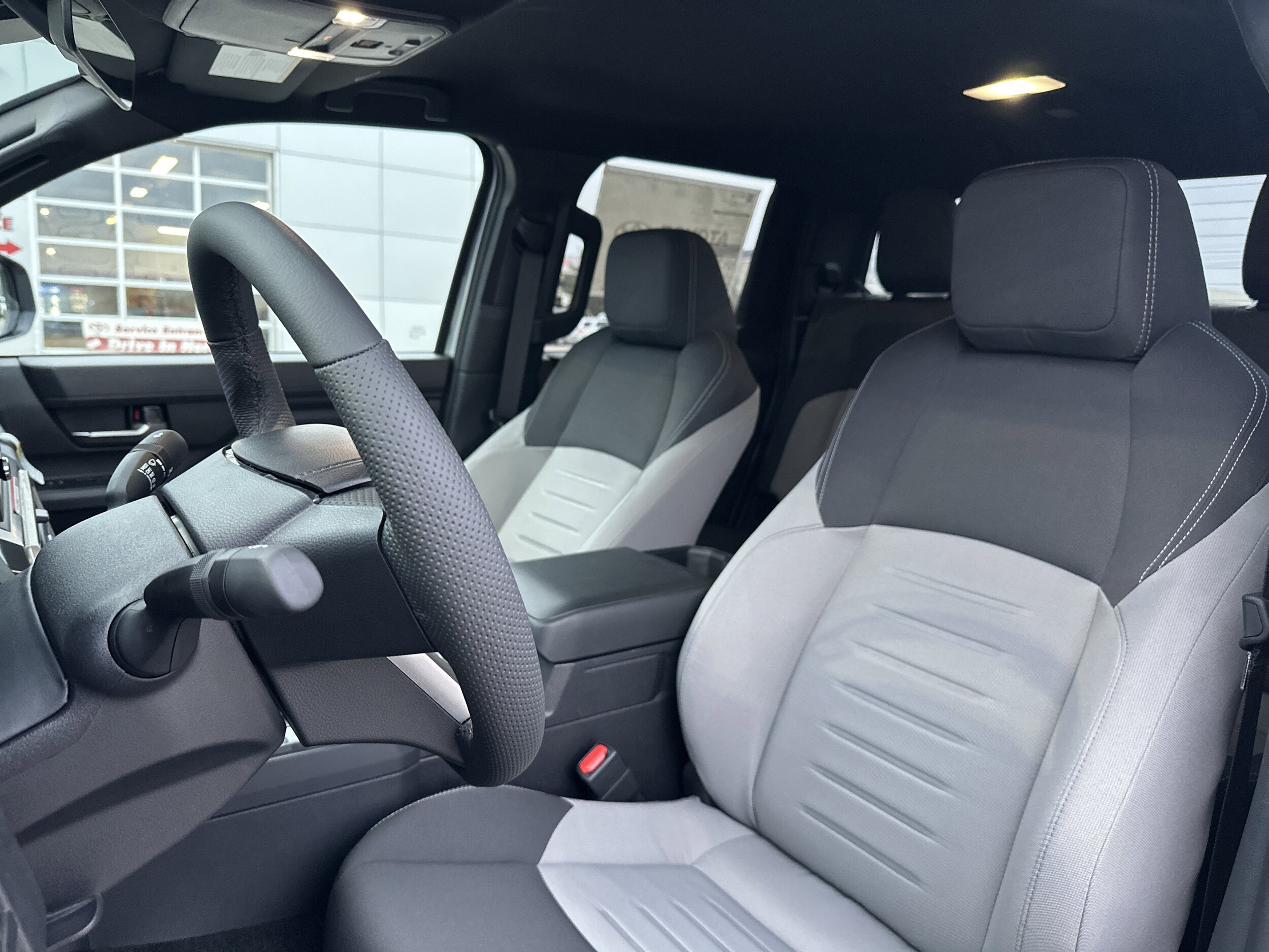 2025 Toyota Tacoma SR5 - Photo 9