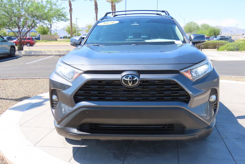 2021 Toyota RAV4 XLE photo 2