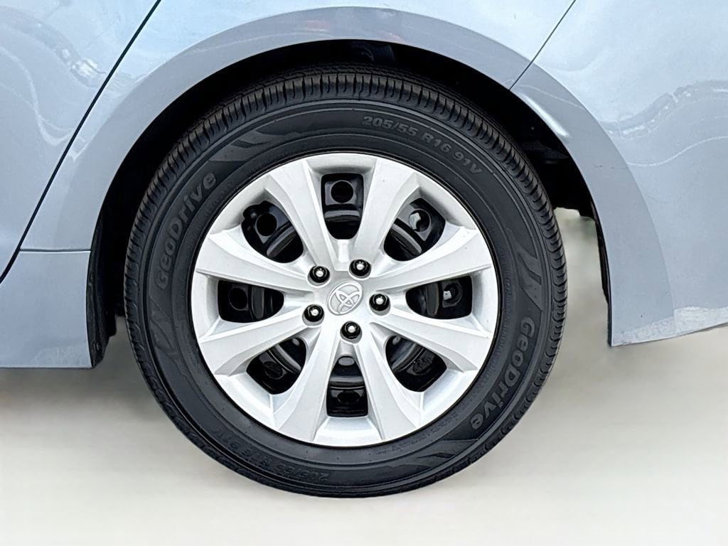 2025 Toyota Corolla LE - Photo 30