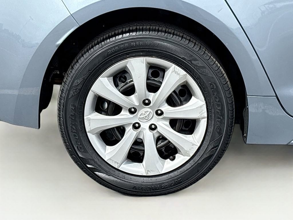 2025 Toyota Corolla LE - Photo 32