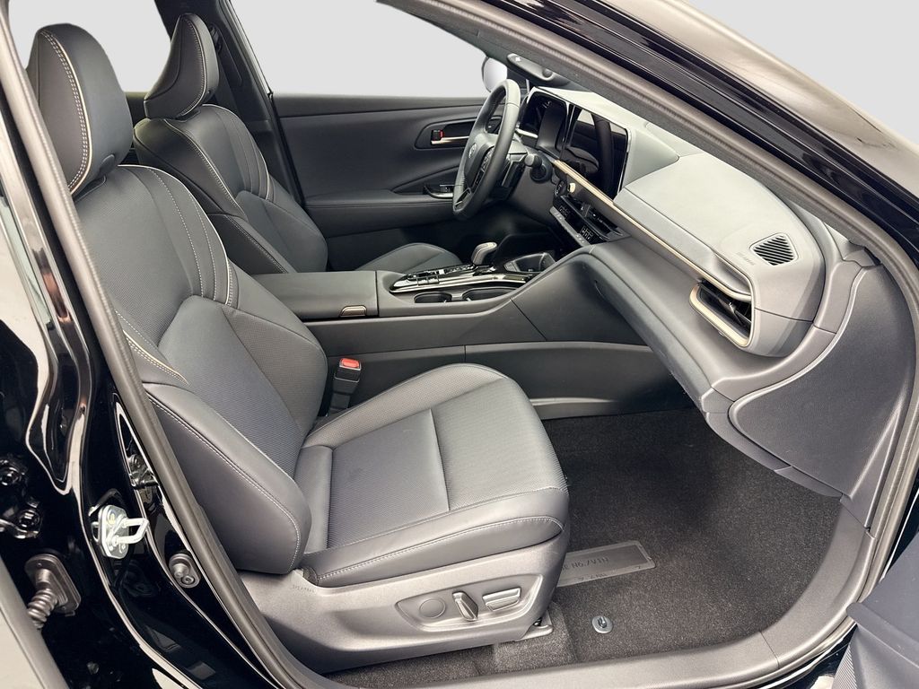 2025 Toyota Crown Signia Limited - Photo 19