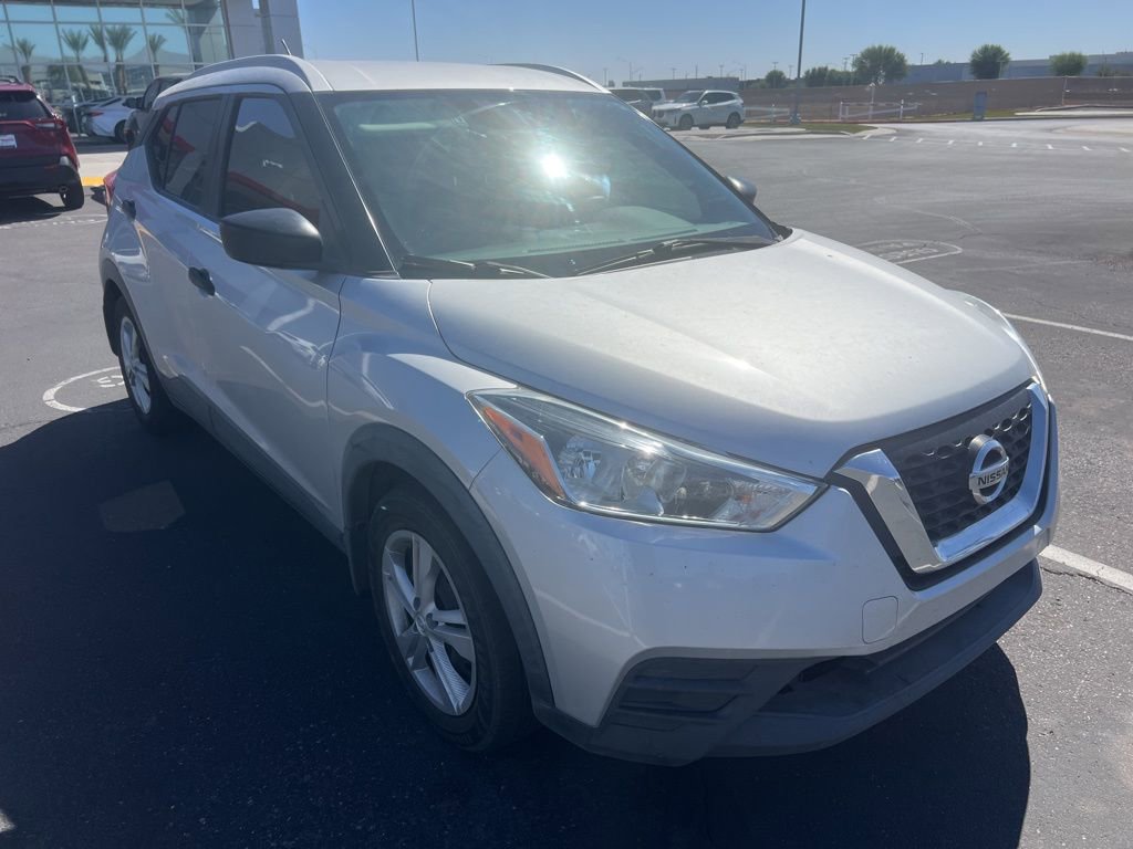 2019 Nissan Kicks S photo 2