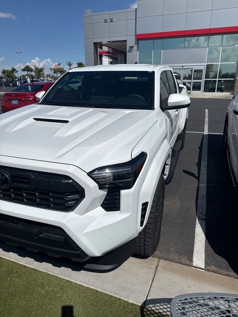 2024 Toyota Tacoma TRD Sport photo 2