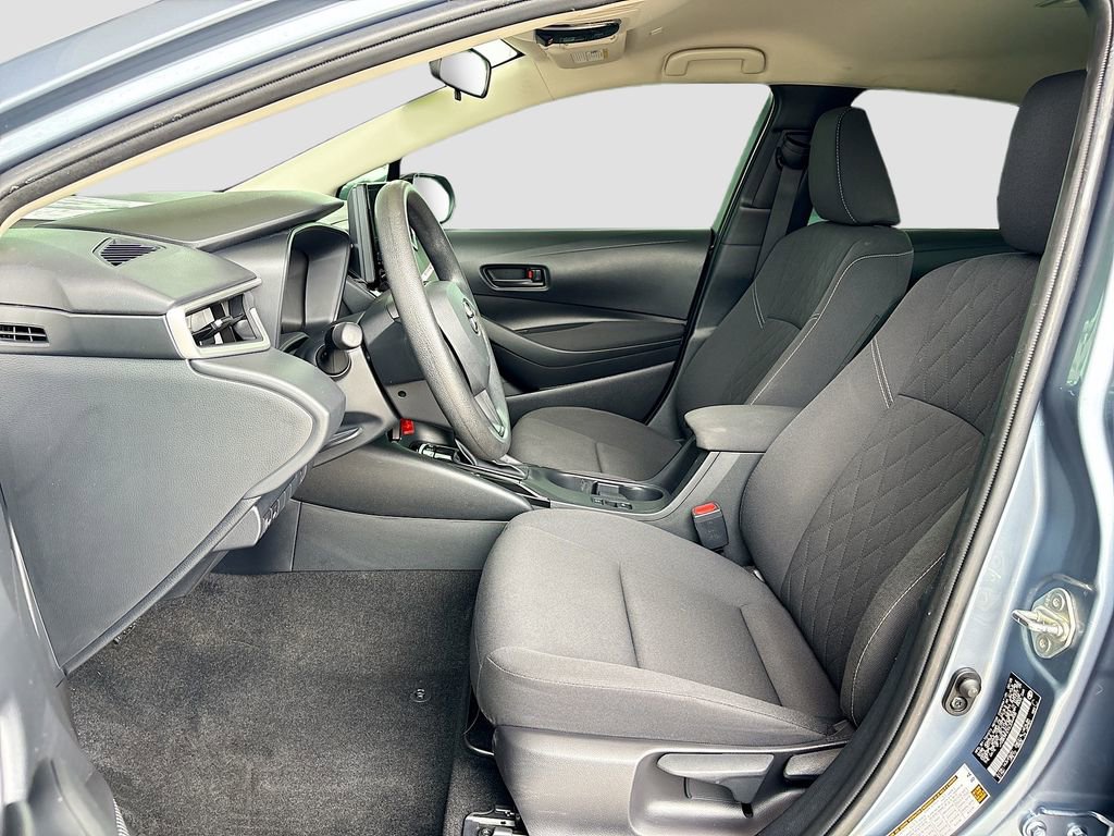 2025 Toyota Corolla LE - Photo 18