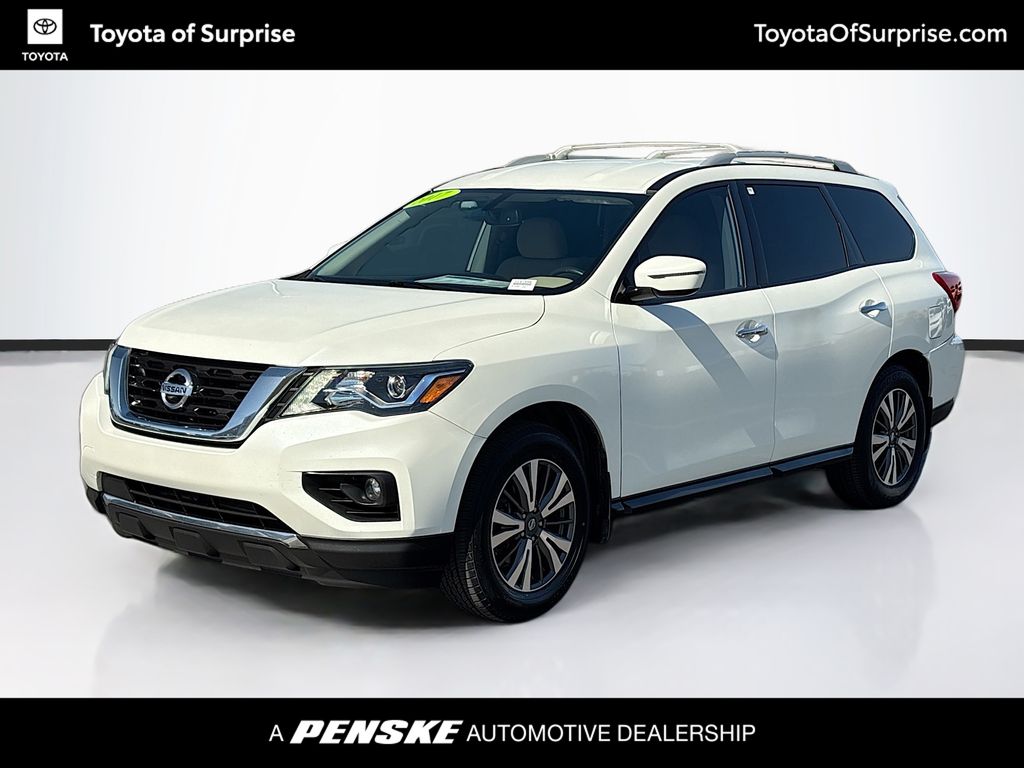 2017 Nissan Pathfinder SV 2WD's photo