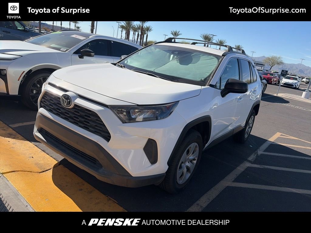 2021 Toyota RAV4 LE's photo