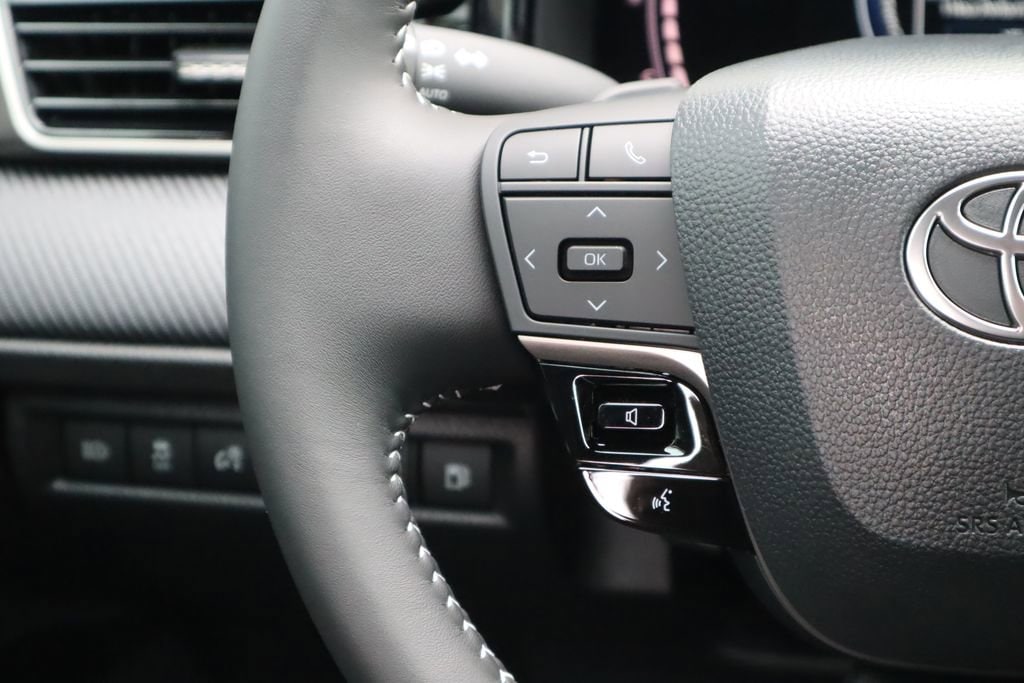 2026 Toyota Camry SE - Photo 11