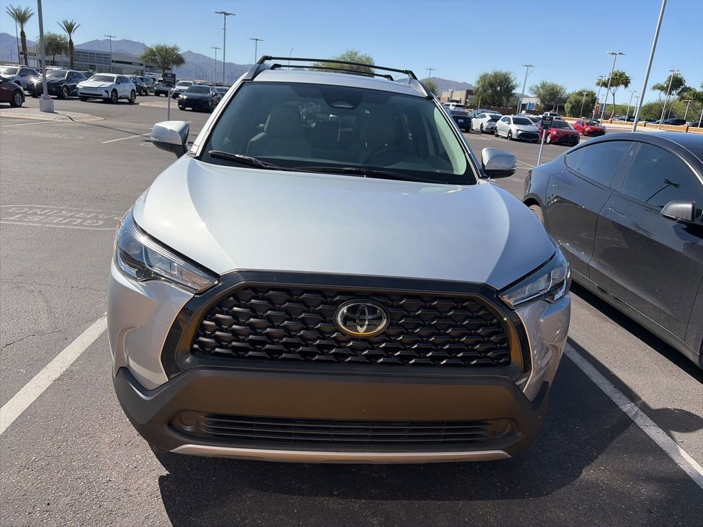 2023 Toyota Corolla Cross LE photo 2