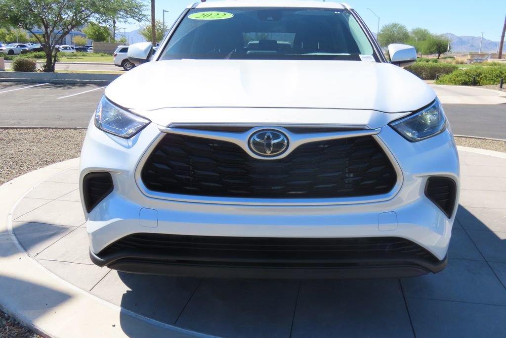 2022 Toyota Highlander L photo 2