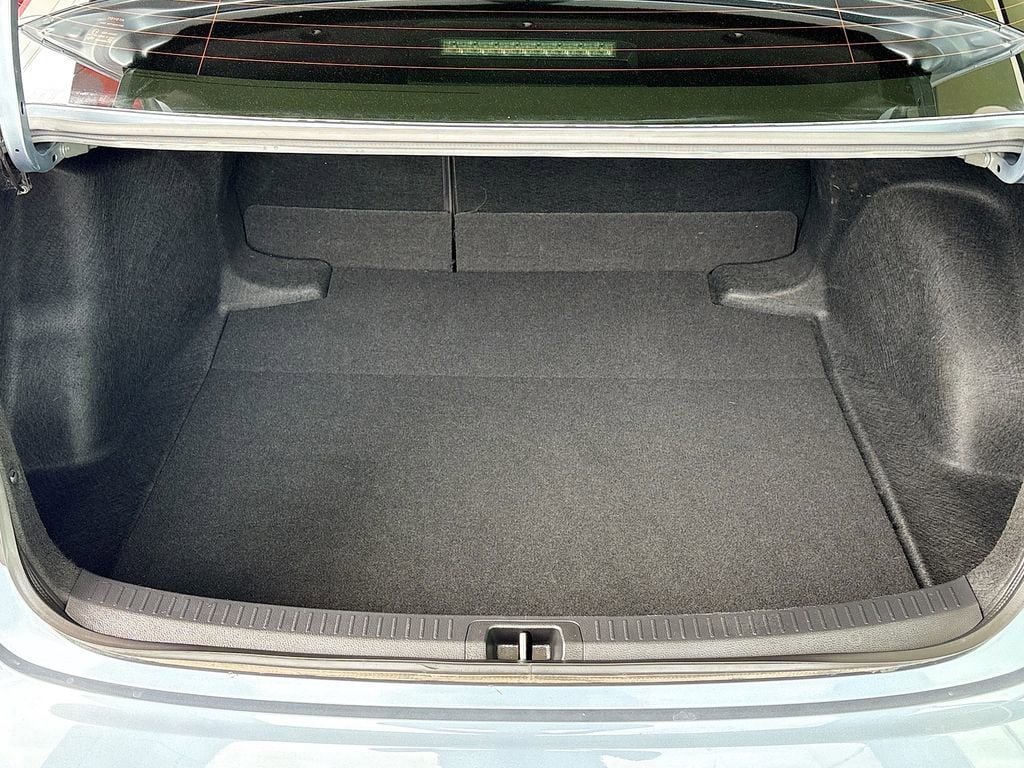 2025 Toyota Corolla LE - Photo 27
