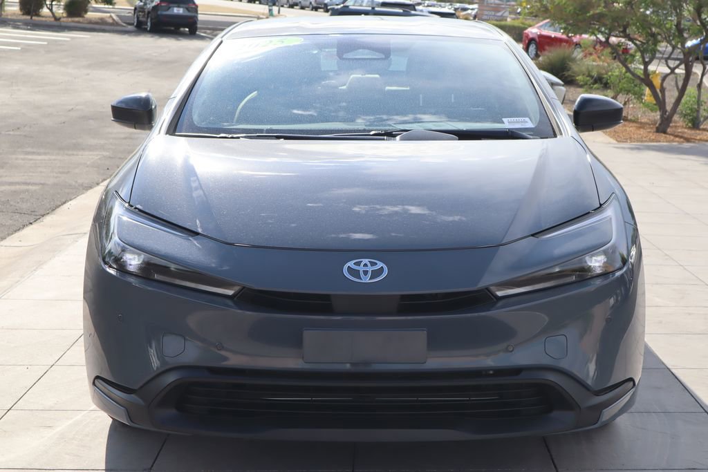 2025 Toyota Prius LE photo 2