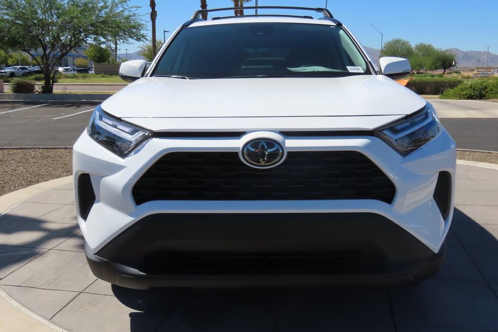 2025 Toyota RAV4 Hybrid XLE photo 2