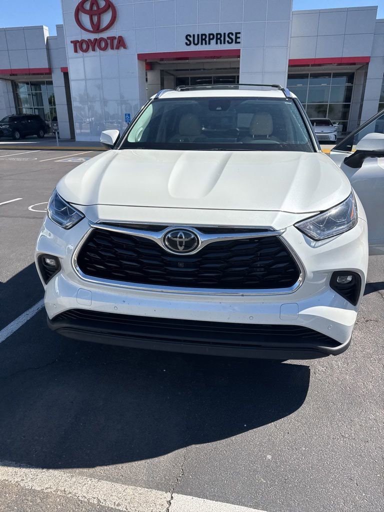 2021 Toyota Highlander Limited photo 2