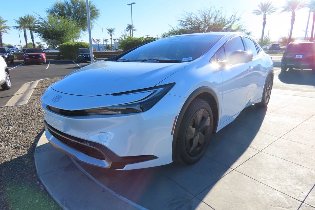 2026 Toyota Prius SE's photo