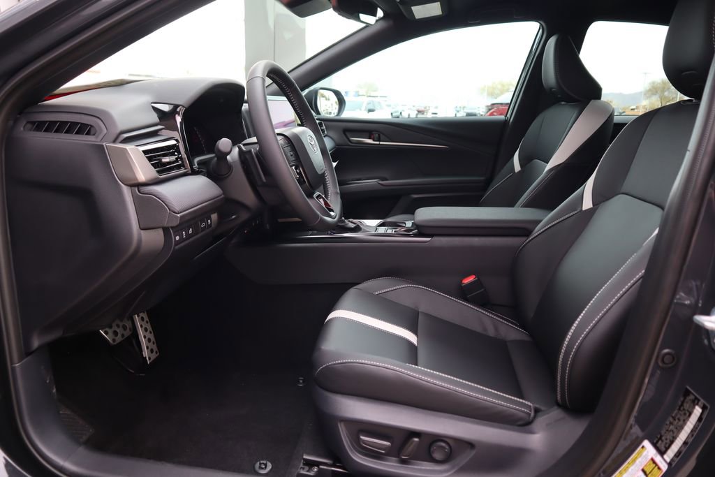 2026 Toyota Camry SE - Photo 18