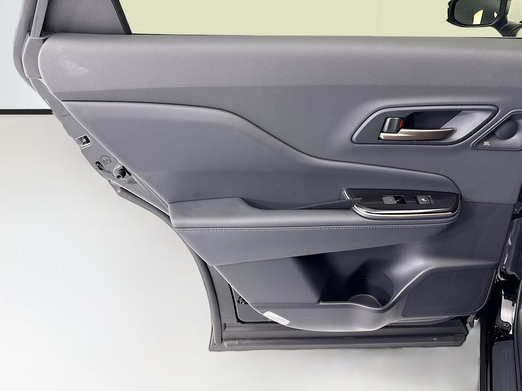 2025 Toyota Crown Signia Limited - Photo 25