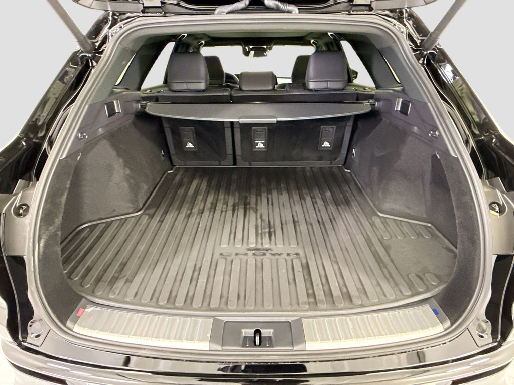 2025 Toyota Crown Signia Limited - Photo 27